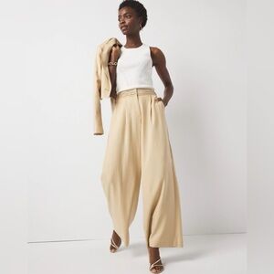 White House Black Market Pleated Waist Wide Leg Pant - 00